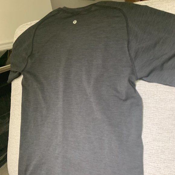 lululemon Men's Metal Vent Tech Short Sleeve - Picture 3 of 3